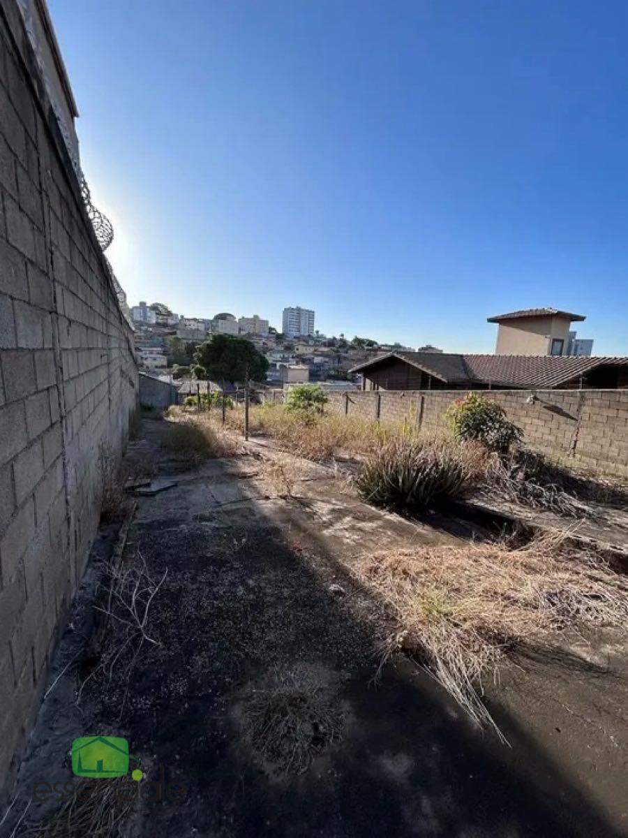 Lote de 492 m² no bairro Alvorada à venda por R$ 500.000