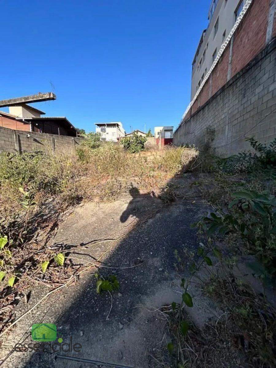 Lote de 492 m² no bairro Alvorada à venda por R$ 500.000