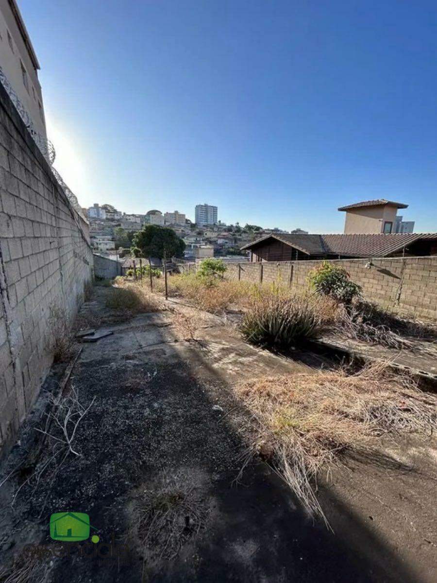Lote de 492 m² no bairro Alvorada à venda por R$ 500.000