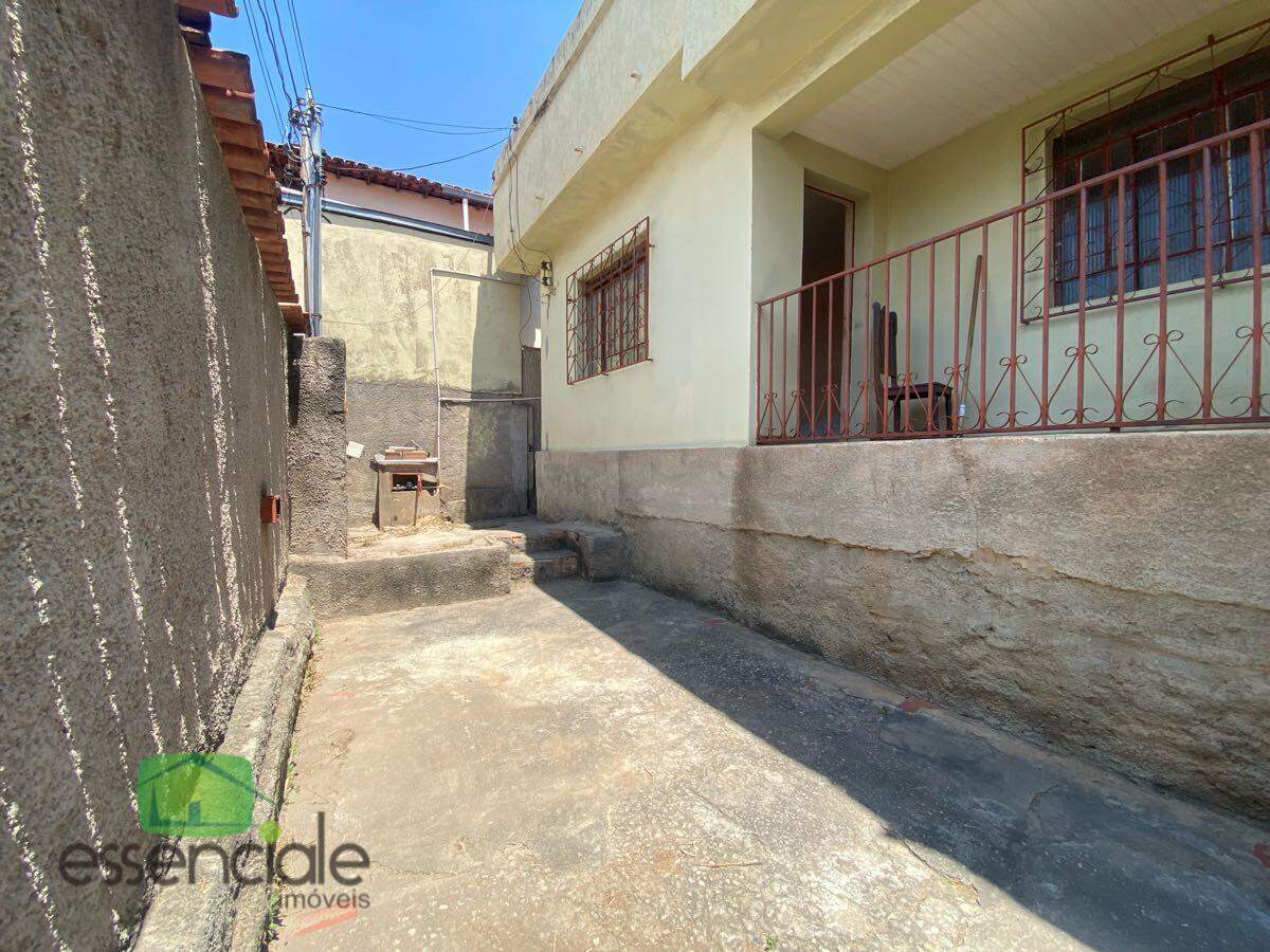 Casa de 360 m² e 5 quartos no bairro Novo Riacho à venda por R$ 600.000