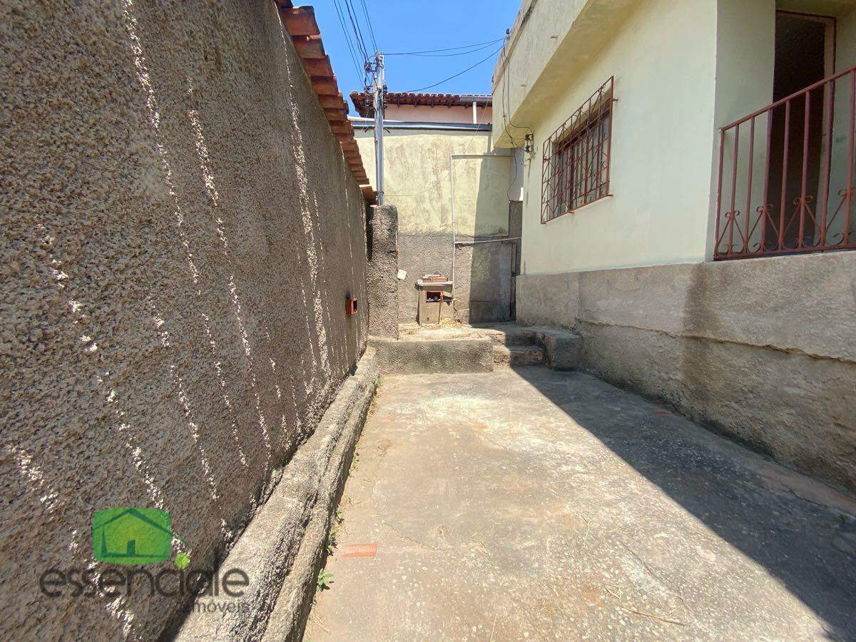 Casa de 360 m² e 5 quartos no bairro Novo Riacho à venda por R$ 600.000