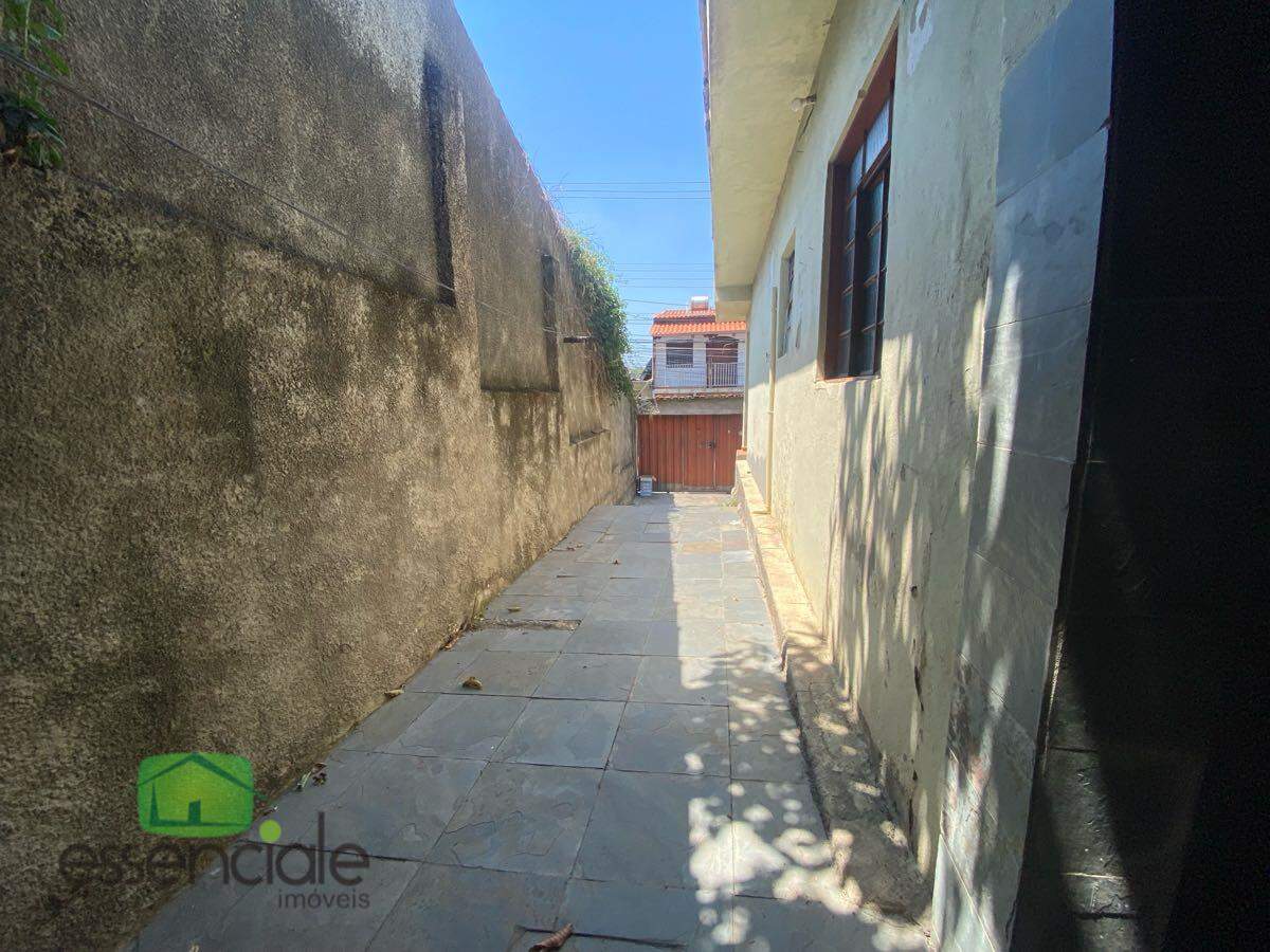 Casa de 360 m² e 5 quartos no bairro Novo Riacho à venda por R$ 600.000