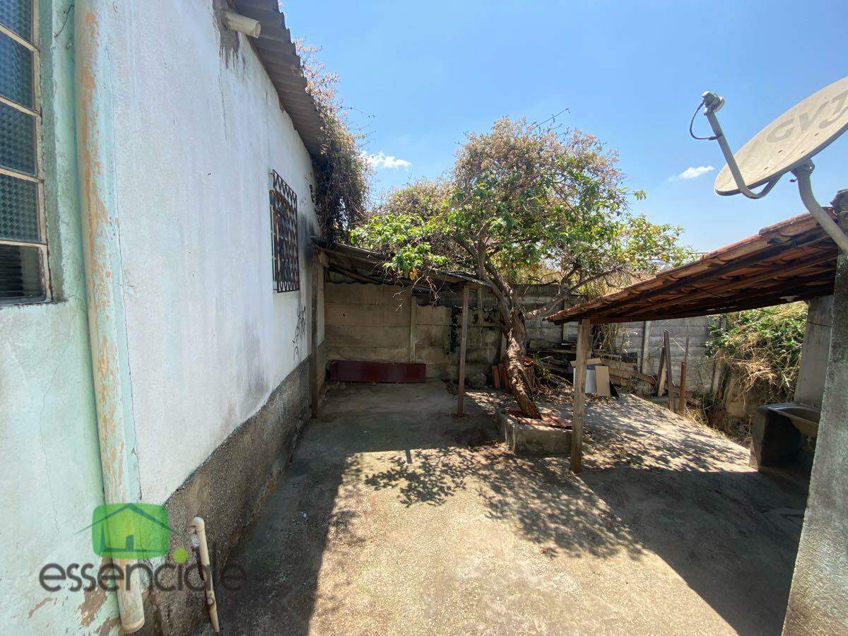 Casa de 360 m² e 5 quartos no bairro Novo Riacho à venda por R$ 600.000