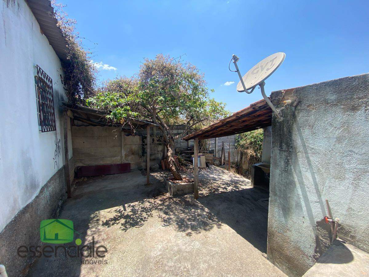 Casa de 360 m² e 5 quartos no bairro Novo Riacho à venda por R$ 600.000