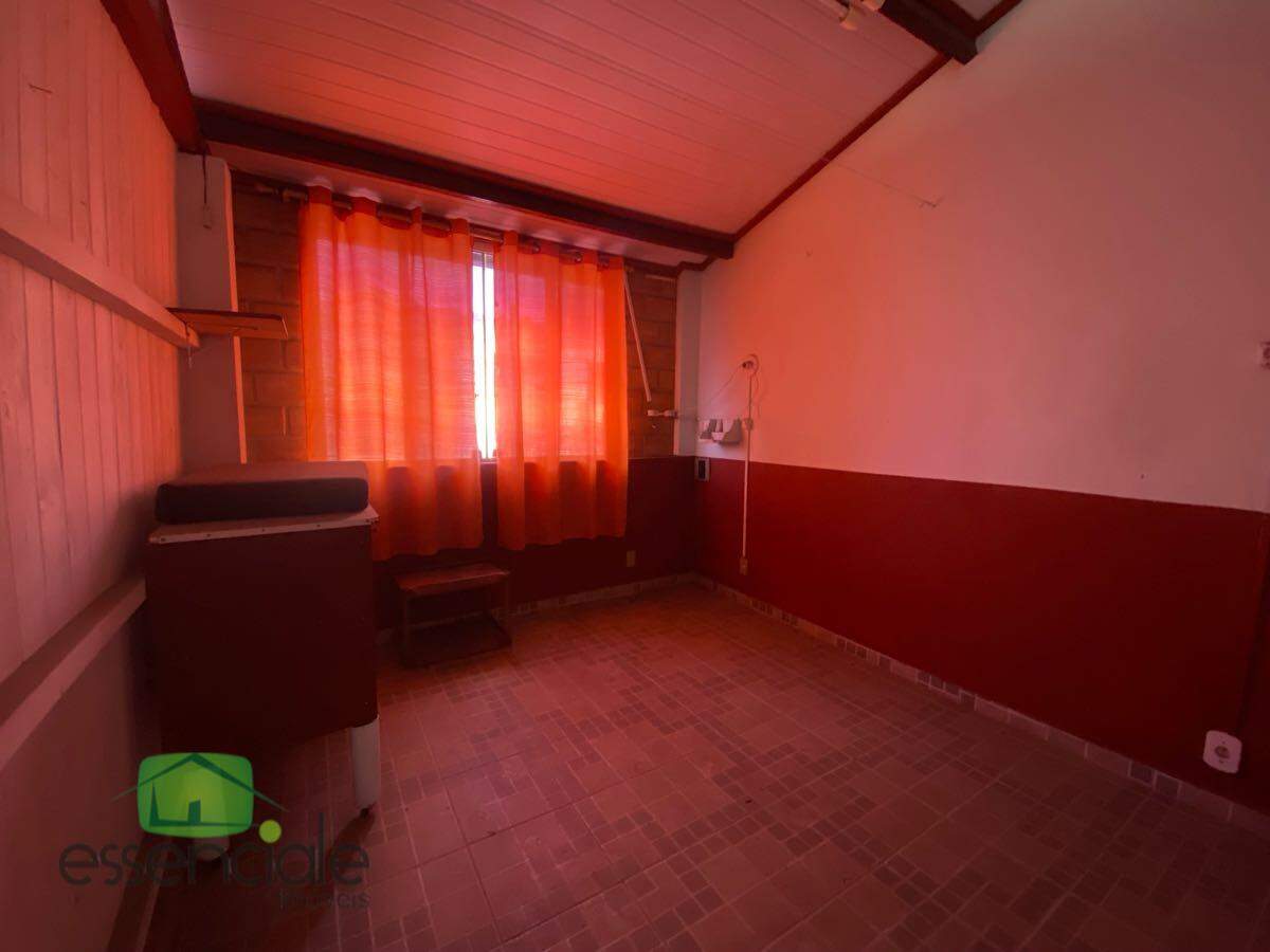 Casa de 300 m² e 3 quartos no bairro Central Parque à venda por R$ 500.000