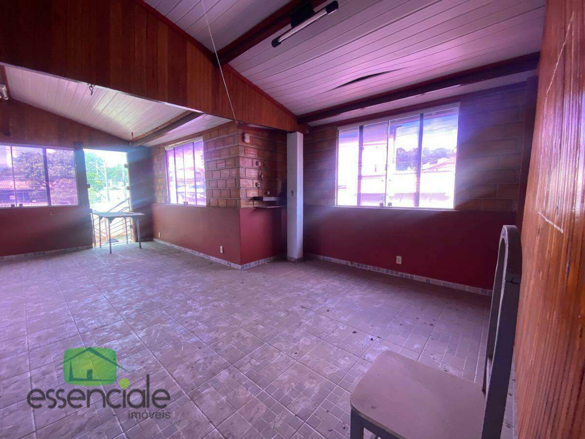 Casa de 300 m² e 3 quartos no bairro Central Parque à venda por R$ 500.000