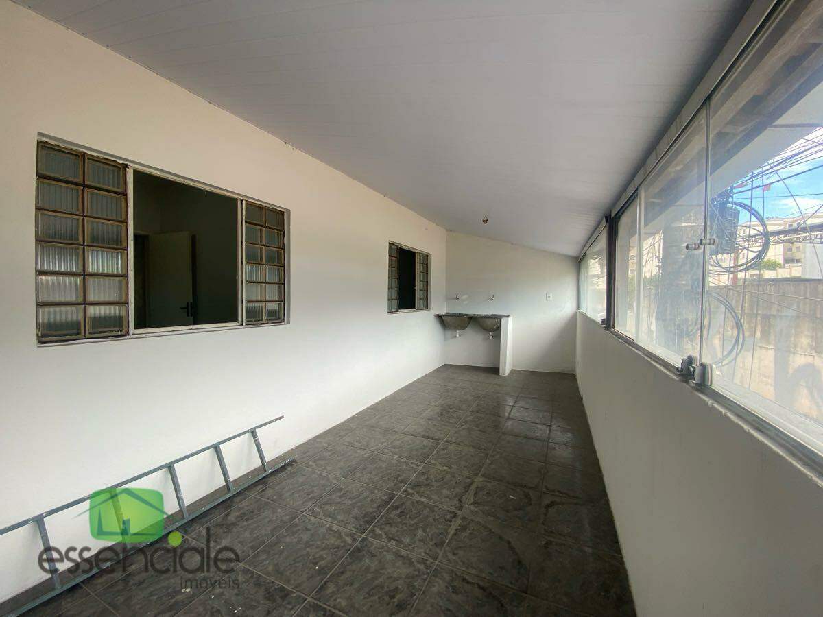 Casa com 4 quartos 268 m² no bairro Bernardo Monteiro à venda por 350.000