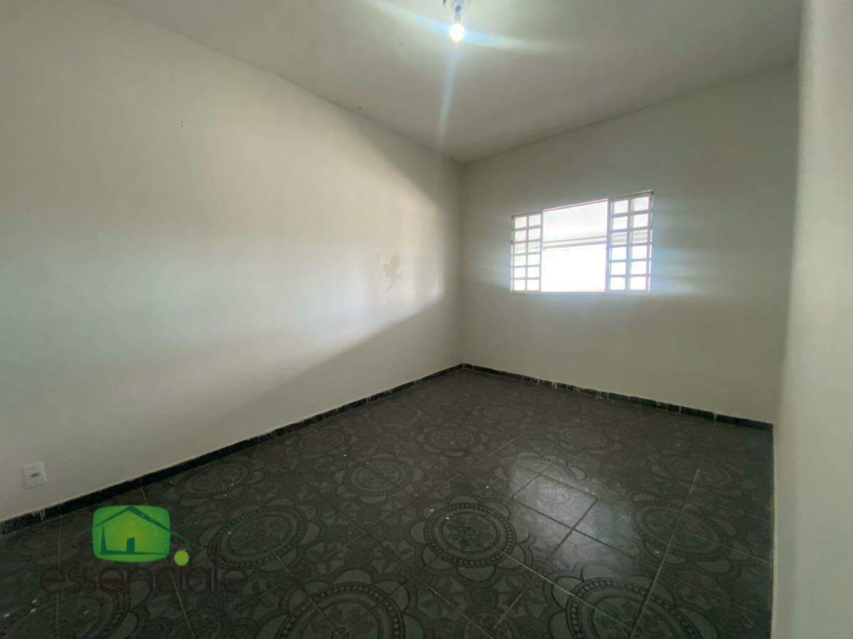 Casa com 4 quartos 268 m² no bairro Bernardo Monteiro à venda por 350.000