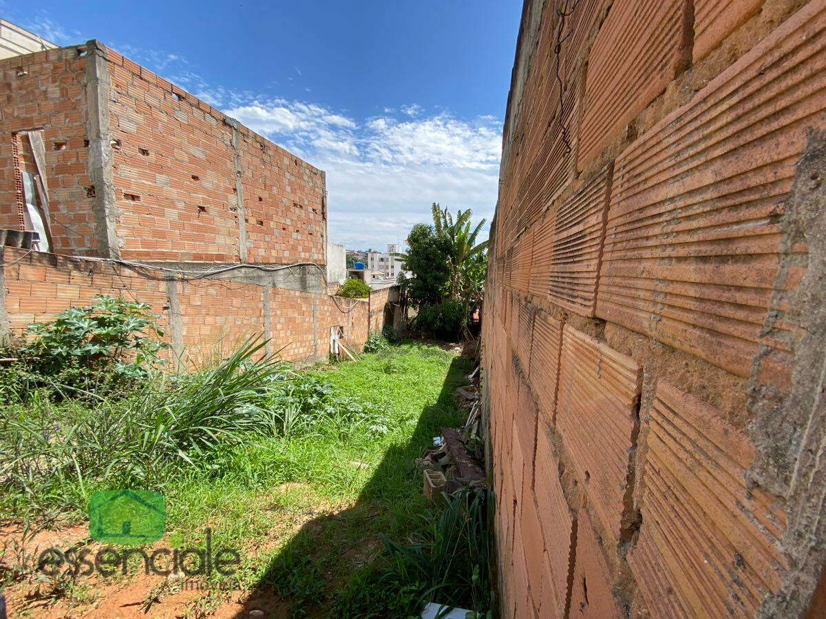 Lote de 180m² no bairro Europa à venda por R$ 220.000