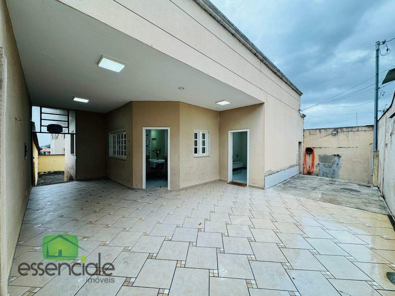 Casa de 360 m² e 3 quartos no bairro Novo Riacho à venda por R$ 795.000