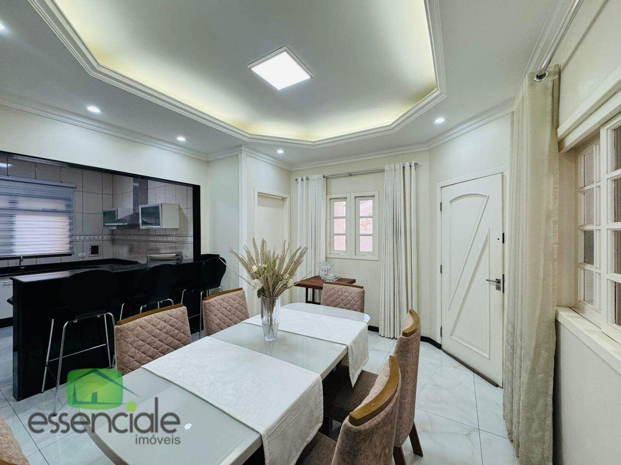 Casa de 360 m² e 3 quartos no bairro Novo Riacho à venda por R$ 795.000