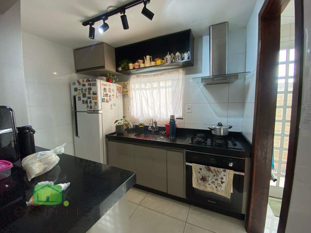 Casa Geminada de 90 m² e 3 quartos no bairro Amazonas à venda por R$ 425.000