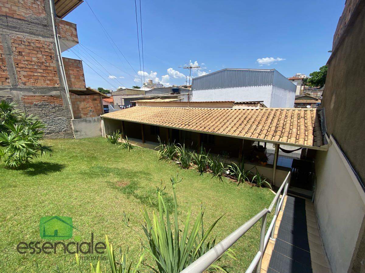 Casa de 360m² e 3 quartos no bairro Novo Riacho à venda por R$ 520.000