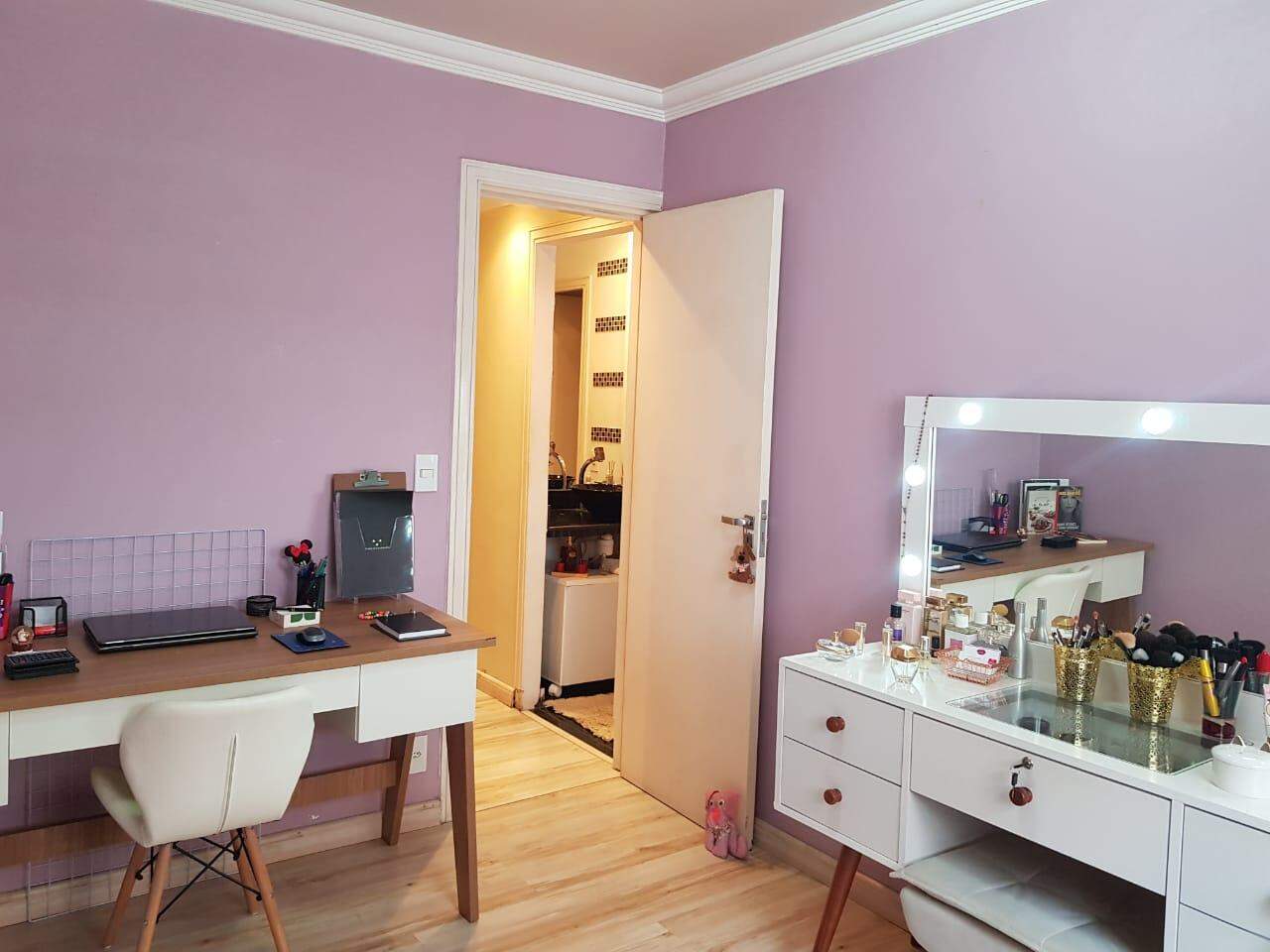 Casa com 3 quartos, suíte, varanda e churrasqueira – 2 vagas, excelente localização
