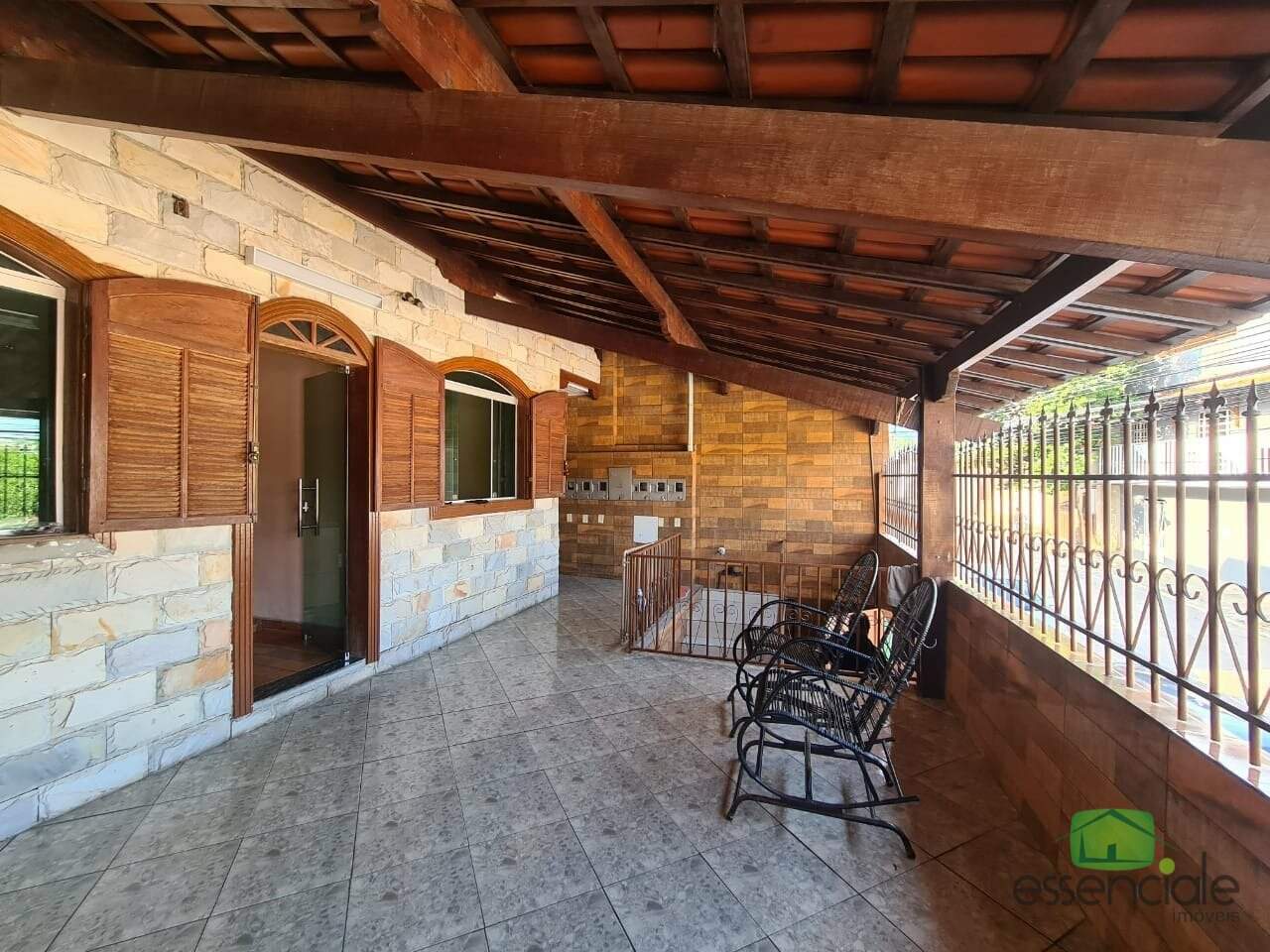 Casa à venda no bairro Petrolândia em Contagem – lote de 360m² + 4 barracões de renda