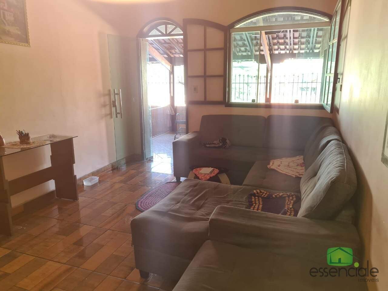 Casa à venda no bairro Petrolândia em Contagem – lote de 360m² + 4 barracões de renda