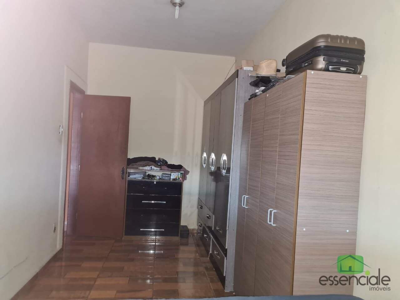 Casa à venda no bairro Petrolândia em Contagem – lote de 360m² + 4 barracões de renda