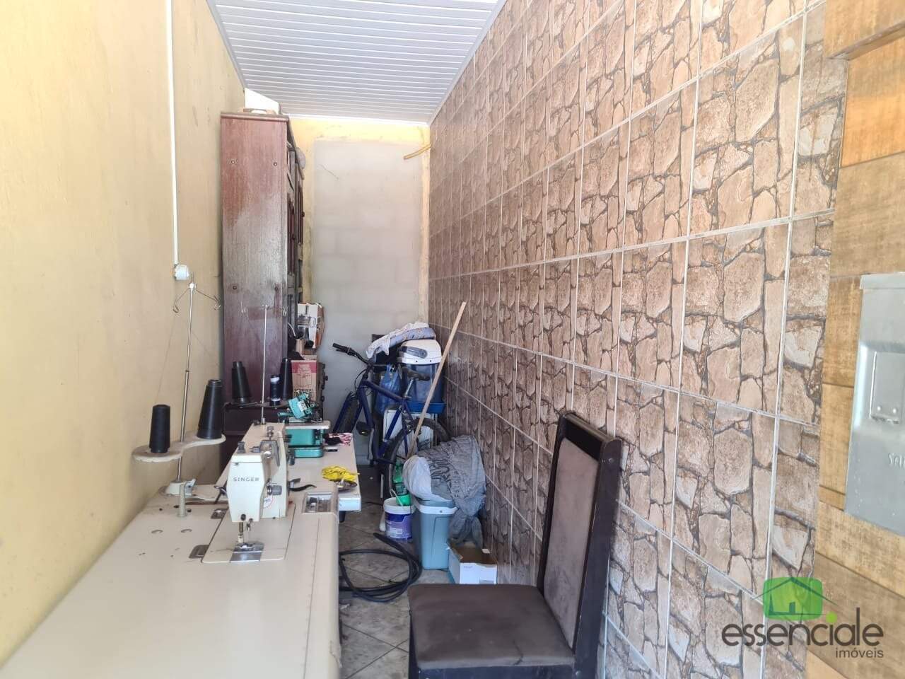 Casa à venda no bairro Petrolândia em Contagem – lote de 360m² + 4 barracões de renda