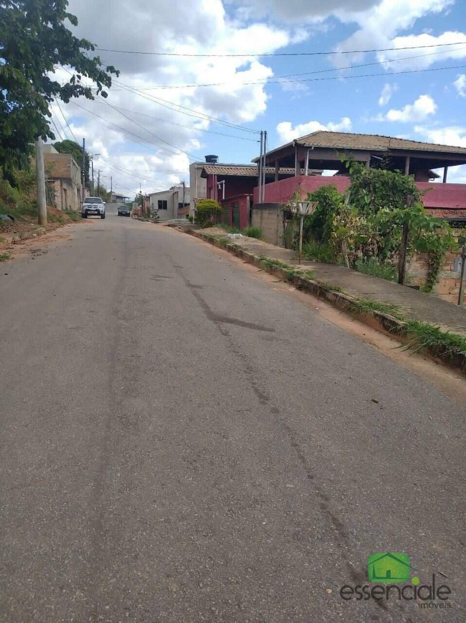 Lote à venda no bairro Icaivera – Todo cercado, infraestrutura completa.