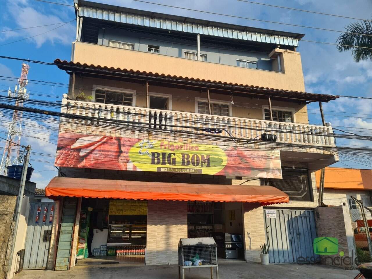 Prédio misto com lojas alugadas e residências – renda garantida e excelente localização