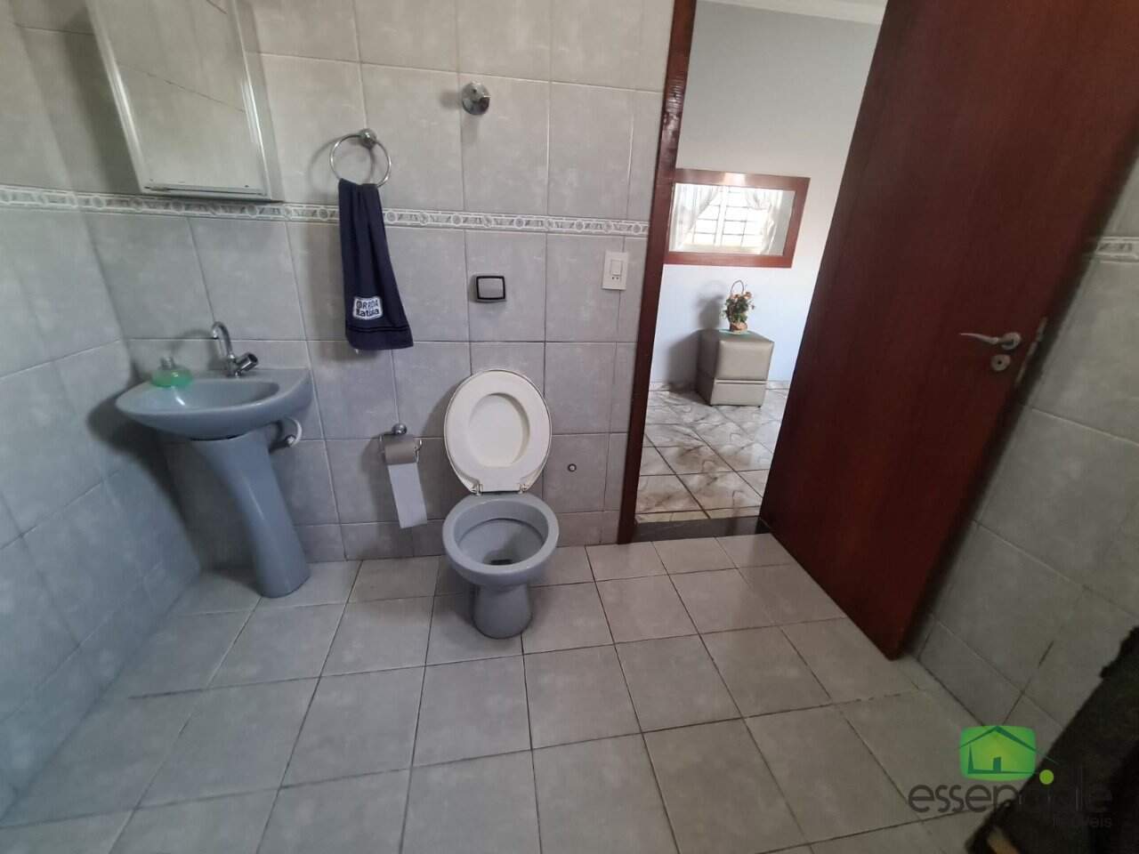 Prédio misto com lojas alugadas e residências – renda garantida e excelente localização