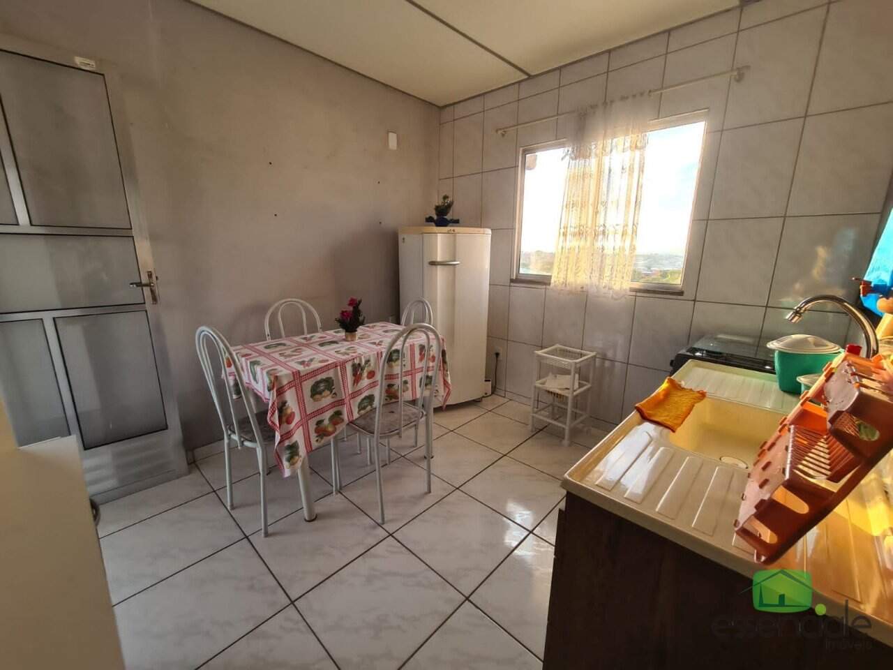 Prédio misto com lojas alugadas e residências – renda garantida e excelente localização
