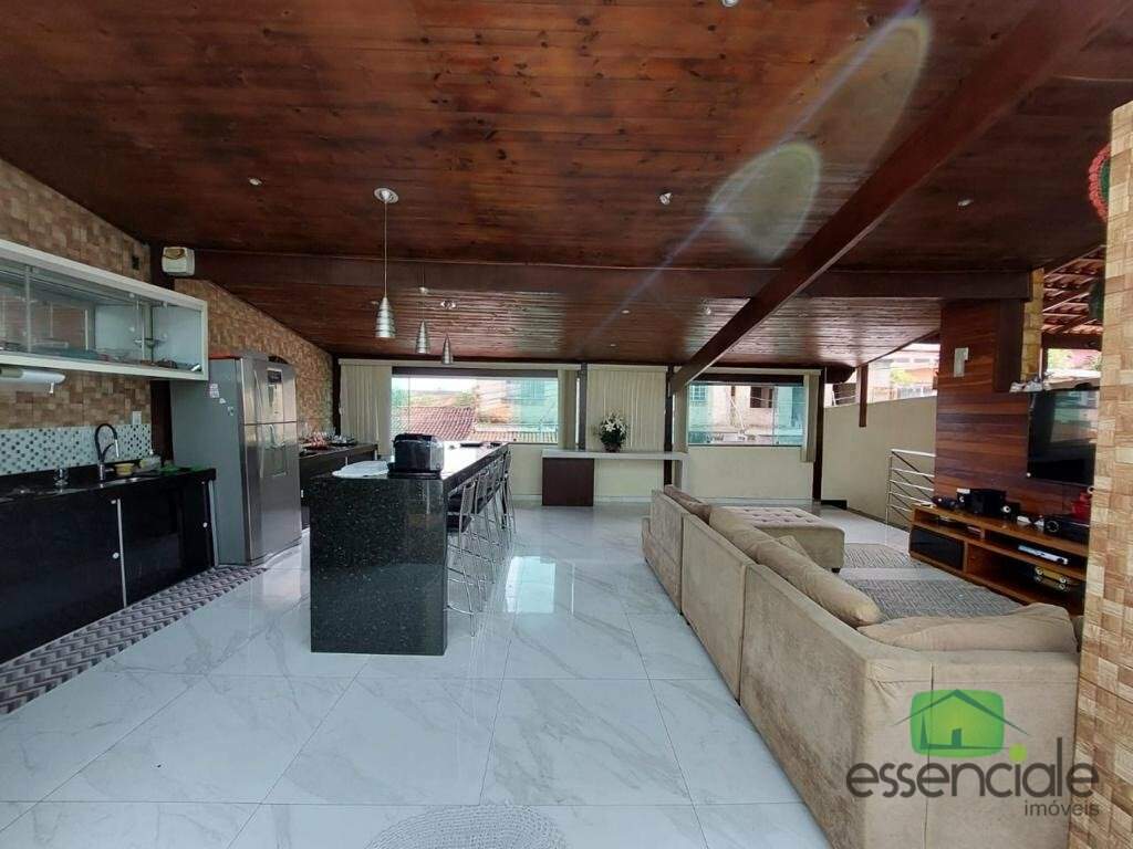 Casa de esquina com 4 quartos, suíte com hidromassagem e espaço gourmet – 6 vagas de garagem