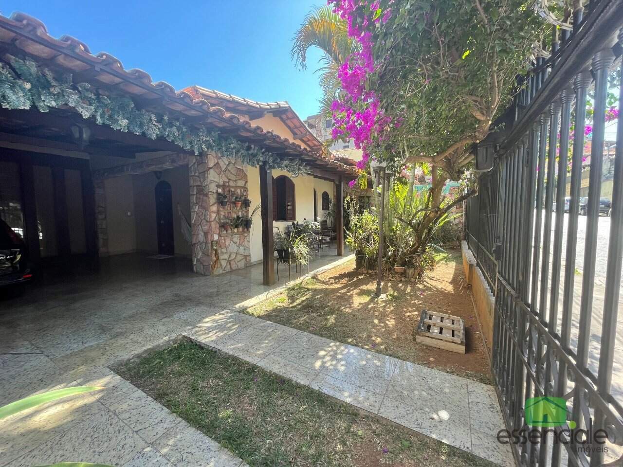 Casa com piscina e área gourmet à venda no Eldorado – 3 quartos, suíte e fino acabamento
