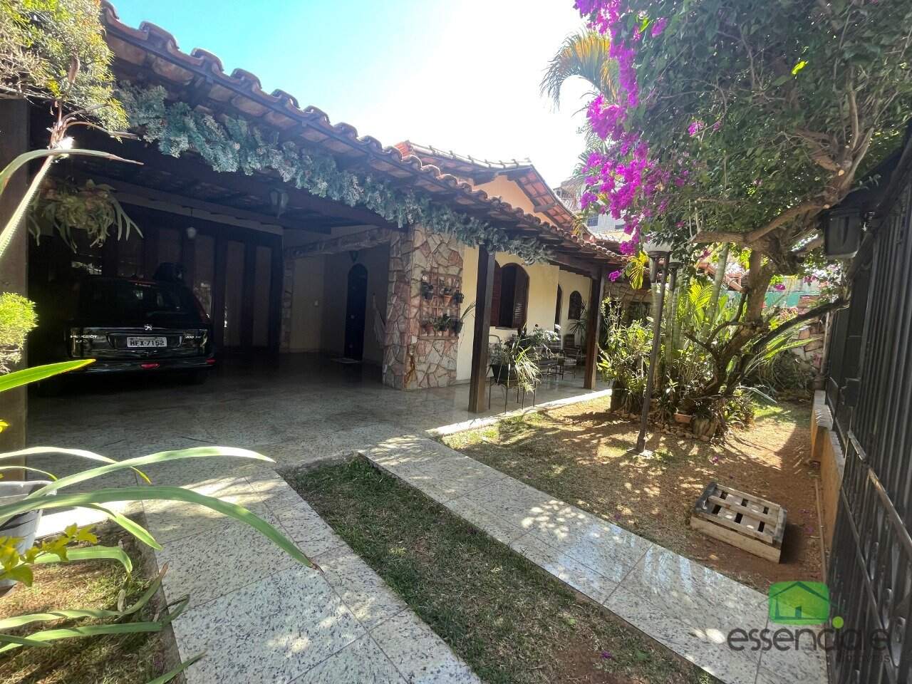 Casa com piscina e área gourmet à venda no Eldorado – 3 quartos, suíte e fino acabamento