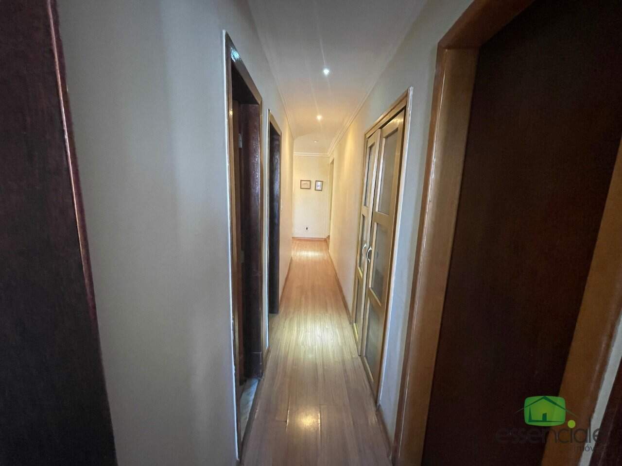 Casa com piscina e área gourmet à venda no Eldorado – 3 quartos, suíte e fino acabamento