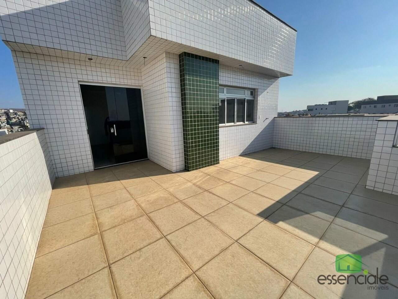 Cobertura Duplex à Venda no Jardim Industrial | Prédio Individual com Elevador e 2 Vagas