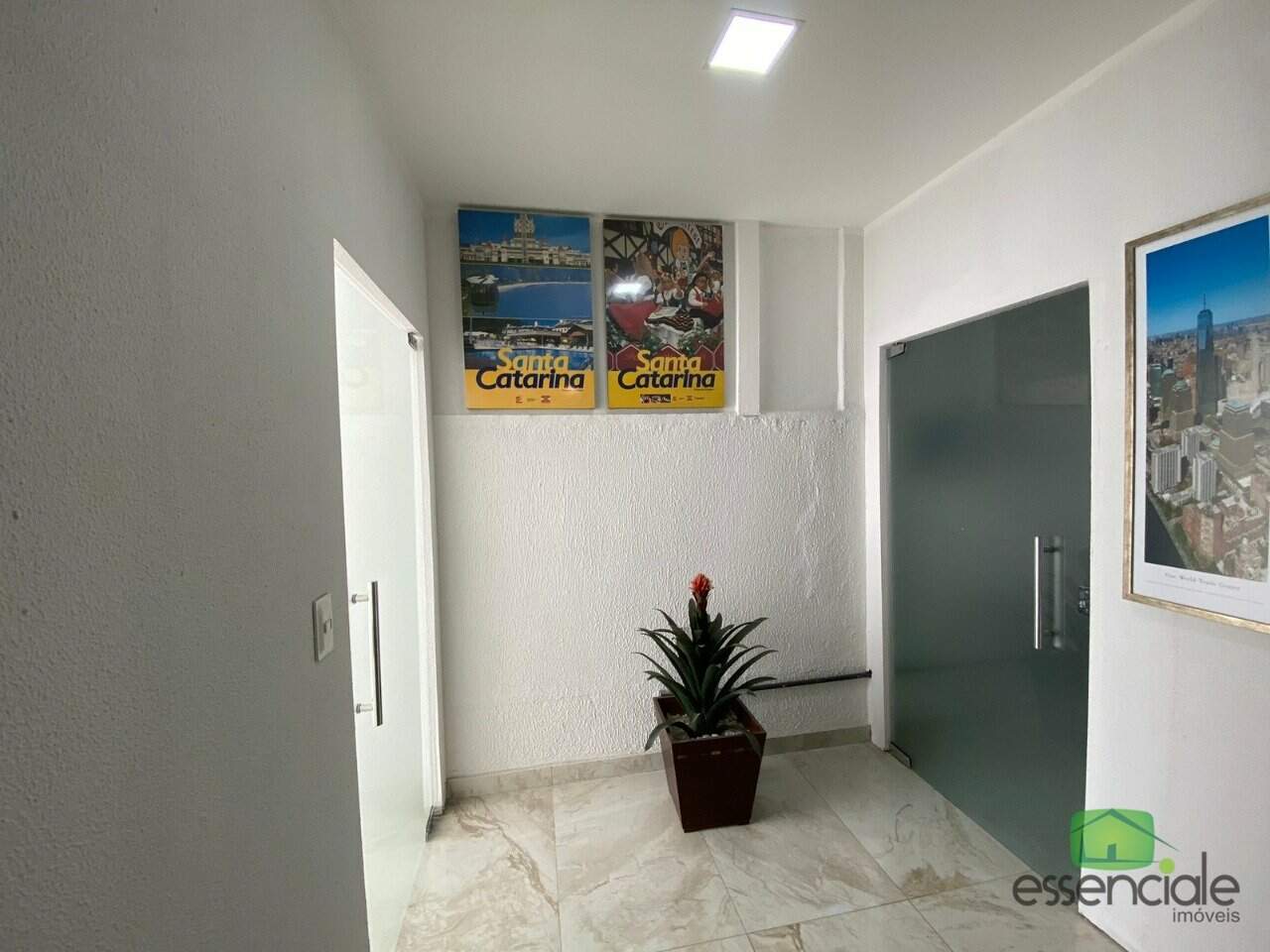 Alugo Sala Comercia de +/- 20 m² Próximo a João Cesar de Oliveira - R$ 1.200,00