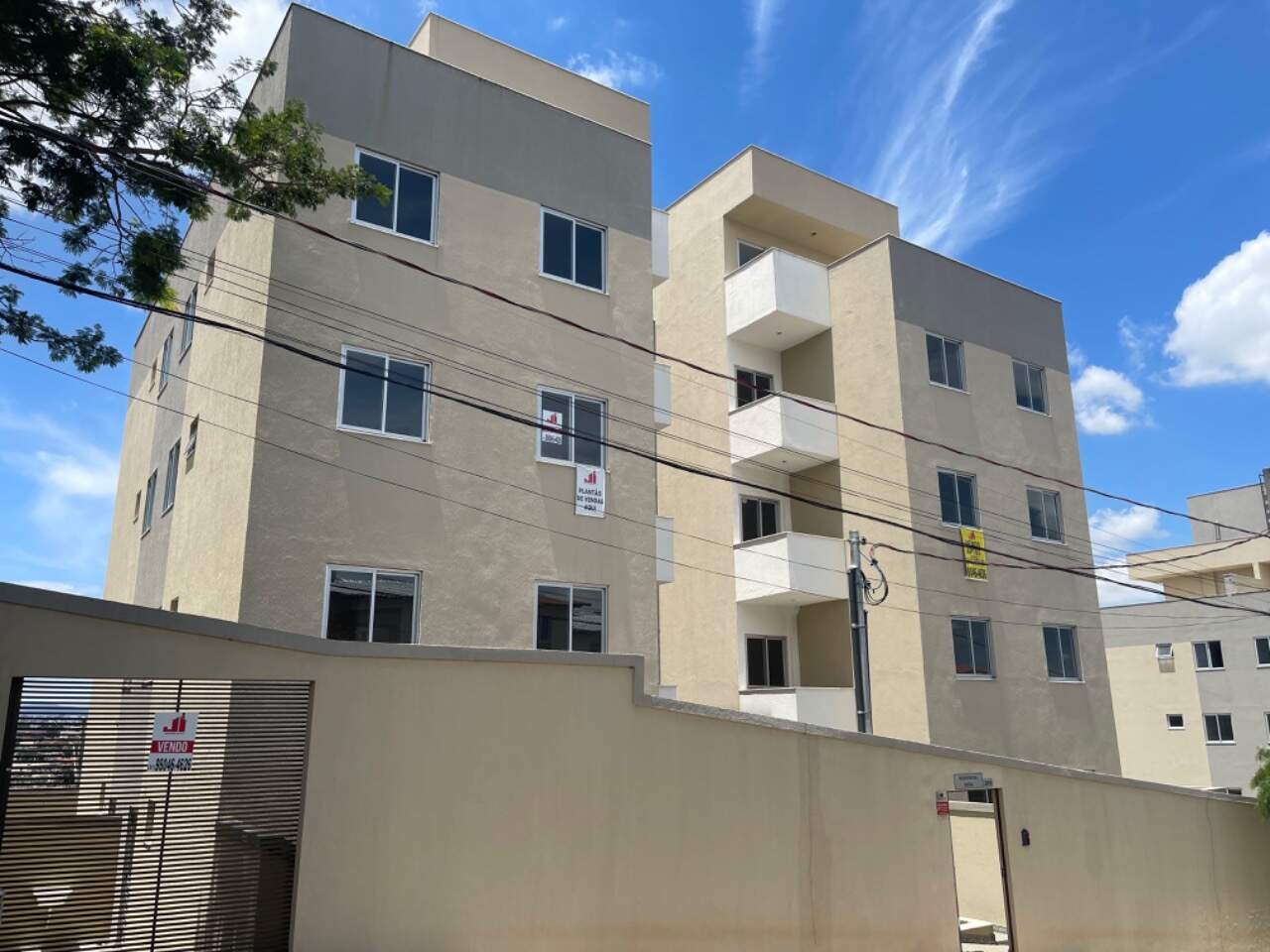 Apartamento à Venda no Bairro Cândida Ferreira, Contagem – 2 Quartos, Varanda e 2 Vagas!