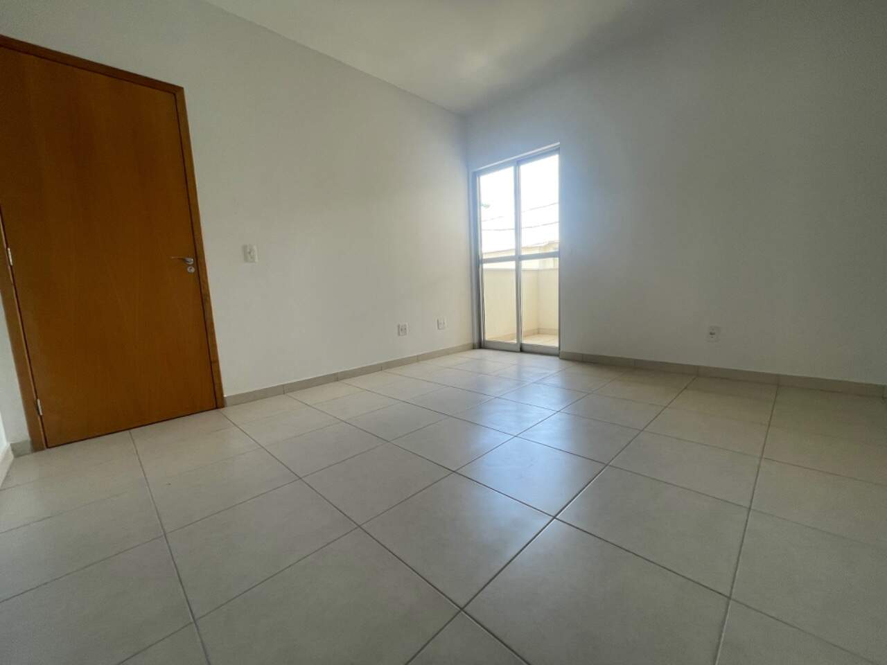 Apartamento à Venda no Bairro Cândida Ferreira, Contagem – 2 Quartos, Varanda e 2 Vagas!
