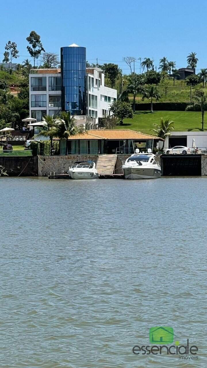 Belíssima casa de alto padrão no Condomínio Escarpas do Lago – 11 suítes, piscina e heliportos