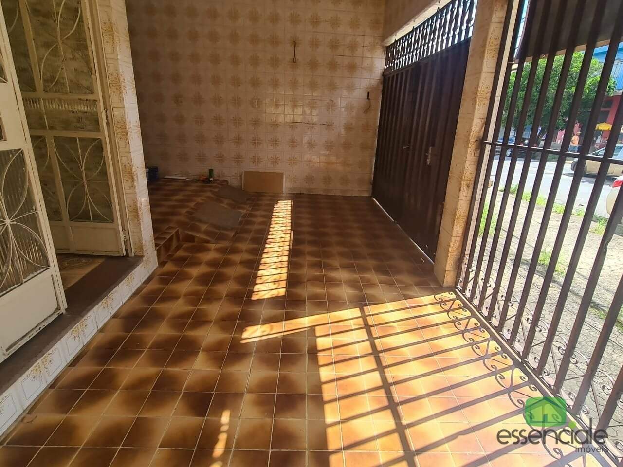Casa à venda em lote de 360m² no bairro Riacho Das Pedras – 3 quartos e 4 barracões