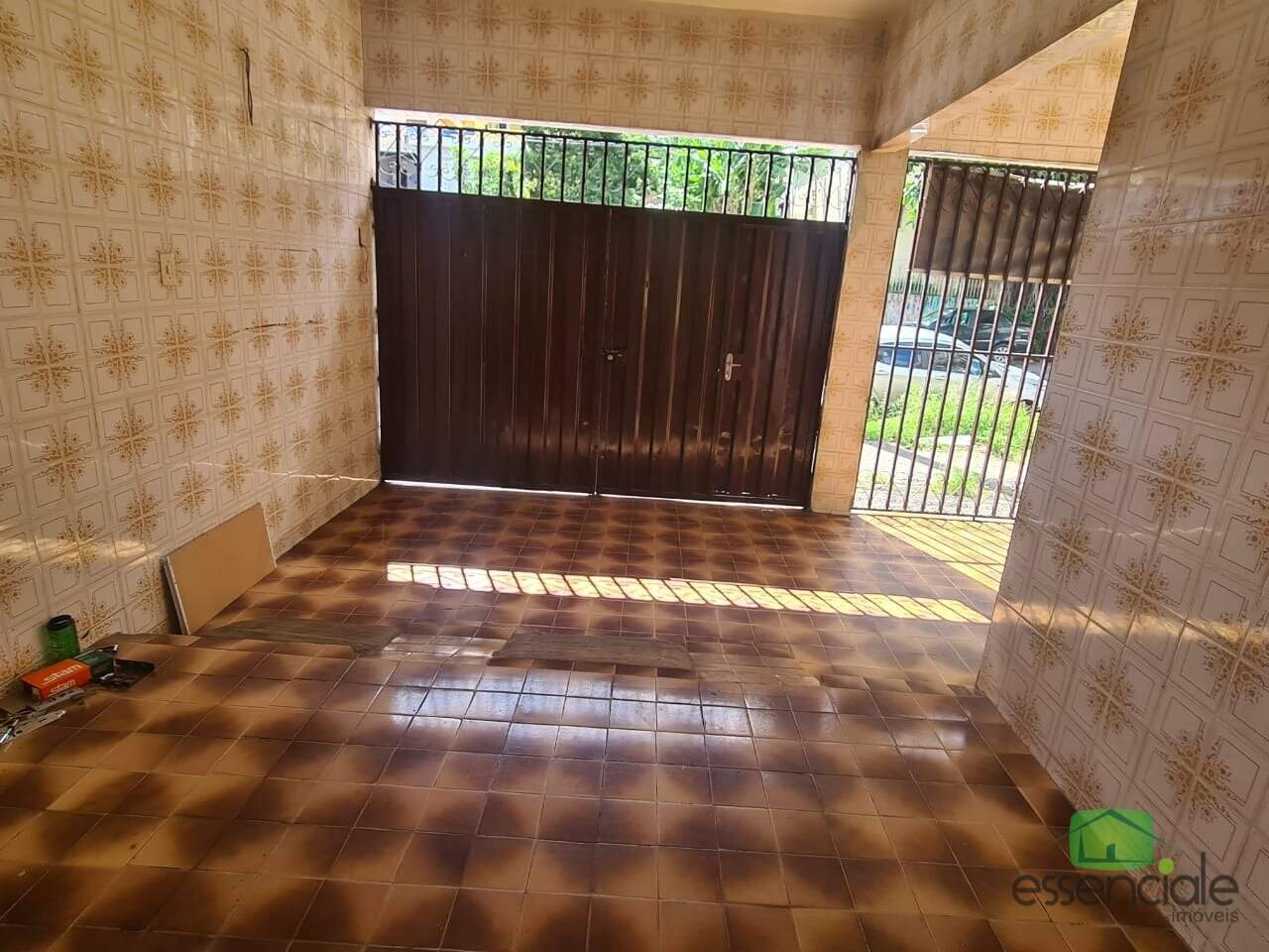 Casa à venda em lote de 360m² no bairro Riacho Das Pedras – 3 quartos e 4 barracões
