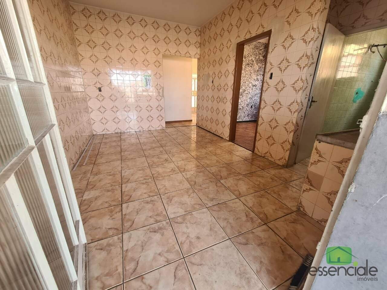Casa à venda em lote de 360m² no bairro Riacho Das Pedras – 3 quartos e 4 barracões