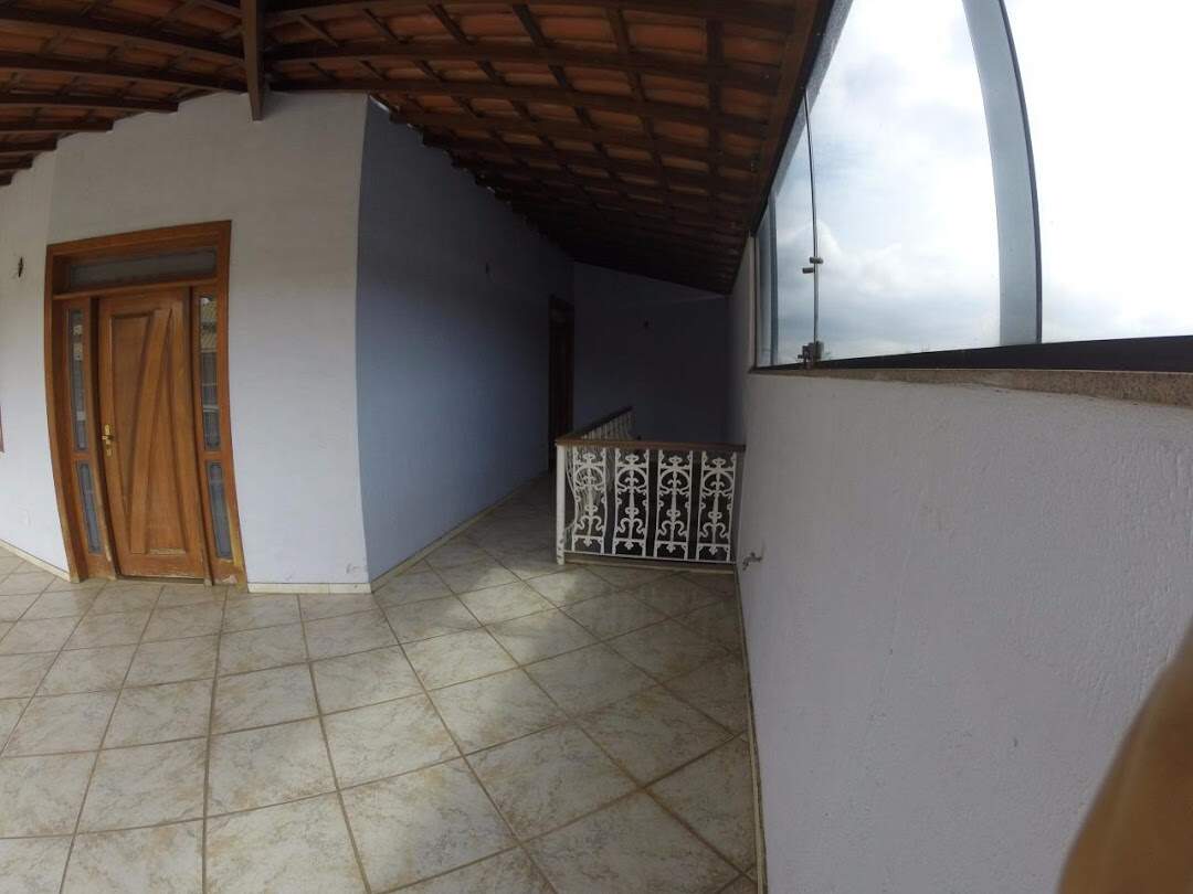 Casa à Venda no Bairro Riacho das Pedras – 3 Quartos, Piscina e Lojas Comerciais!