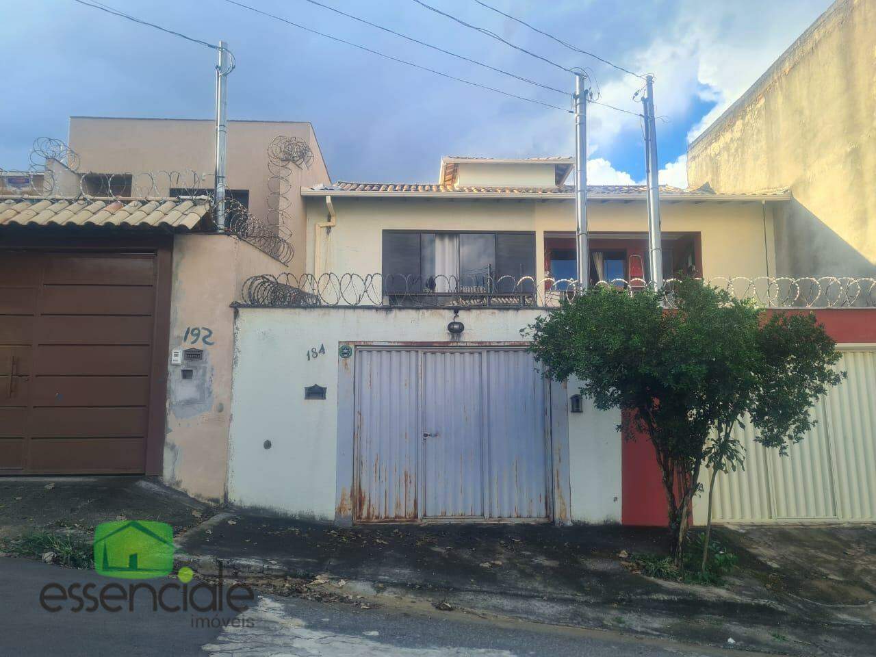 Casa geminada duplex à venda no bairro Sapucaias III, Contagem – 3 quartos, suíte e garagem