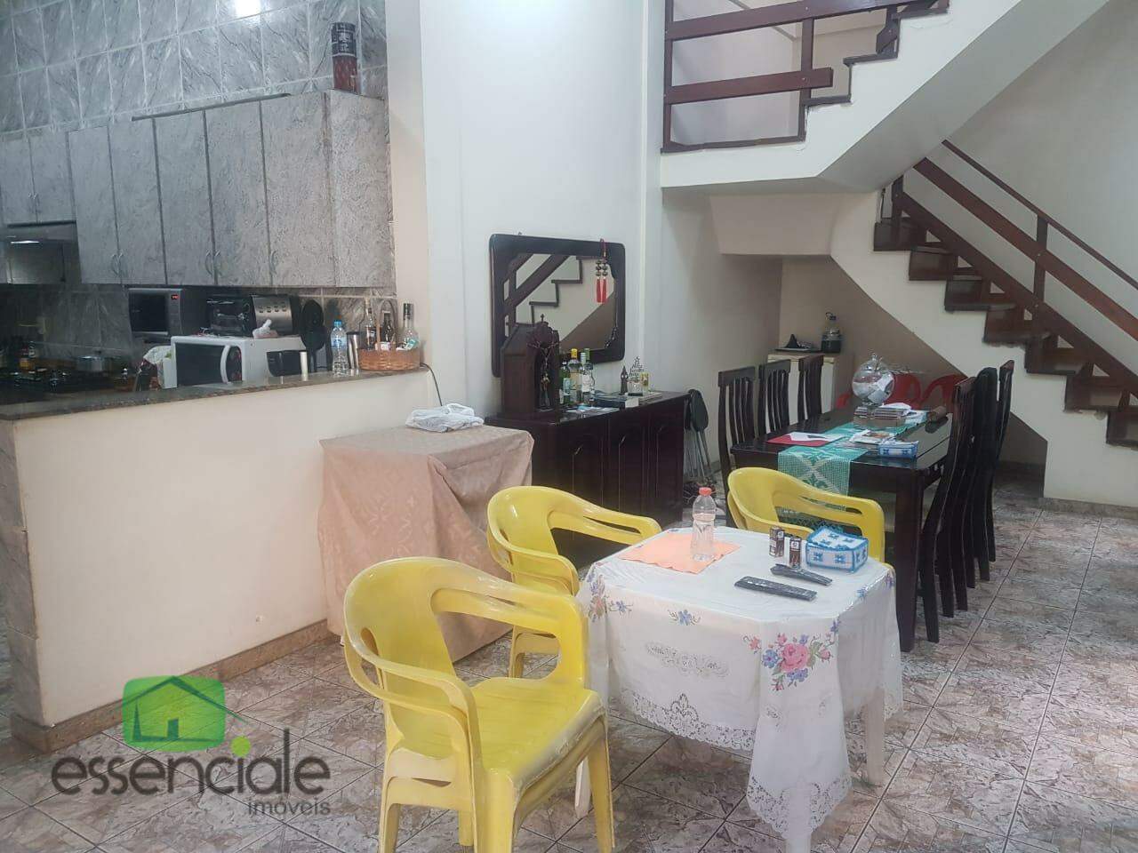 Ampla Casa com 4 Pavimentos e 700m² no Bairro Santa Cruz Industrial – Contagem/MG