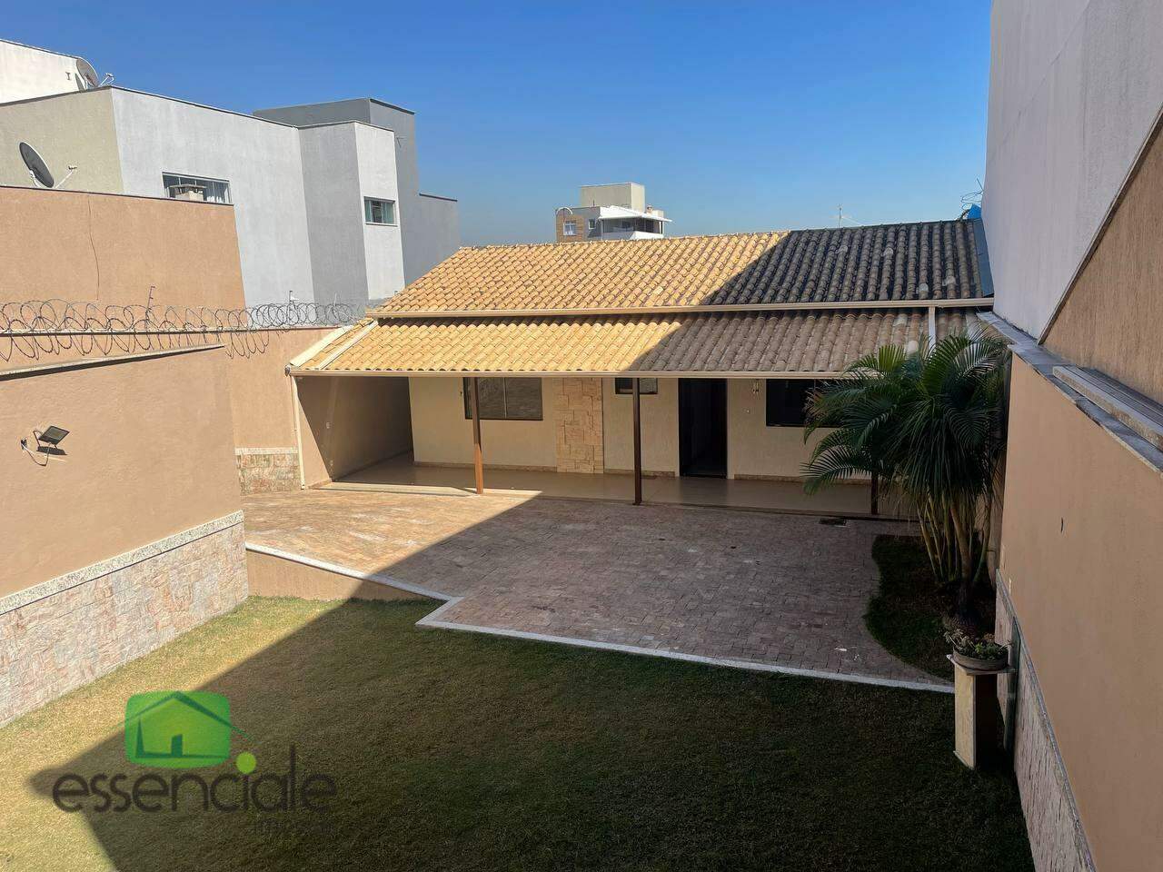 Casa à venda com 3 quartos em lote de 360m² no Bairro Europa – Contagem