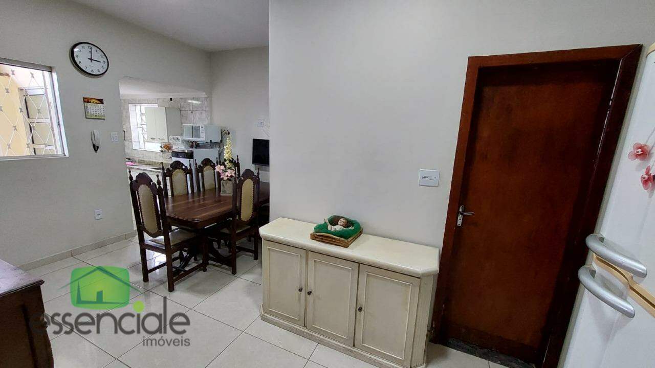 Casa ampla à venda no Bairro Eldorado – Contagem, com 4 quartos e barracão independente