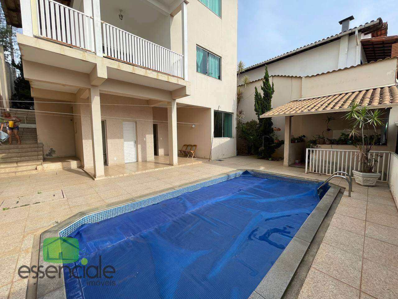 Casa de alto padrão à venda no Jardim Riacho das Pedras – Contagem, com 4 quartos, piscina e espaço gourmet