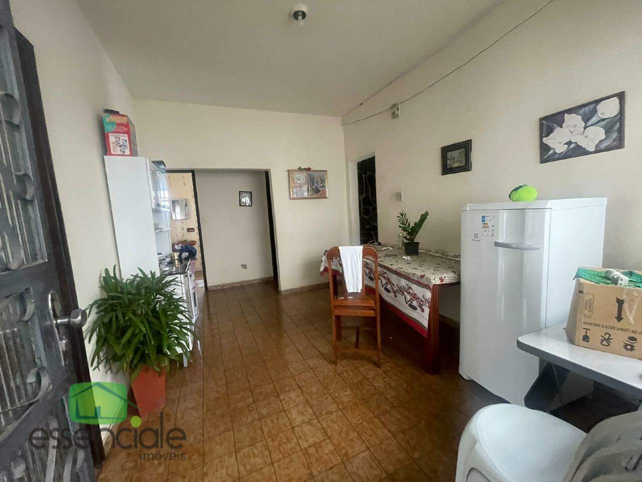 Casa à venda com 3 quartos e 2 barracões no quintal – Contagem