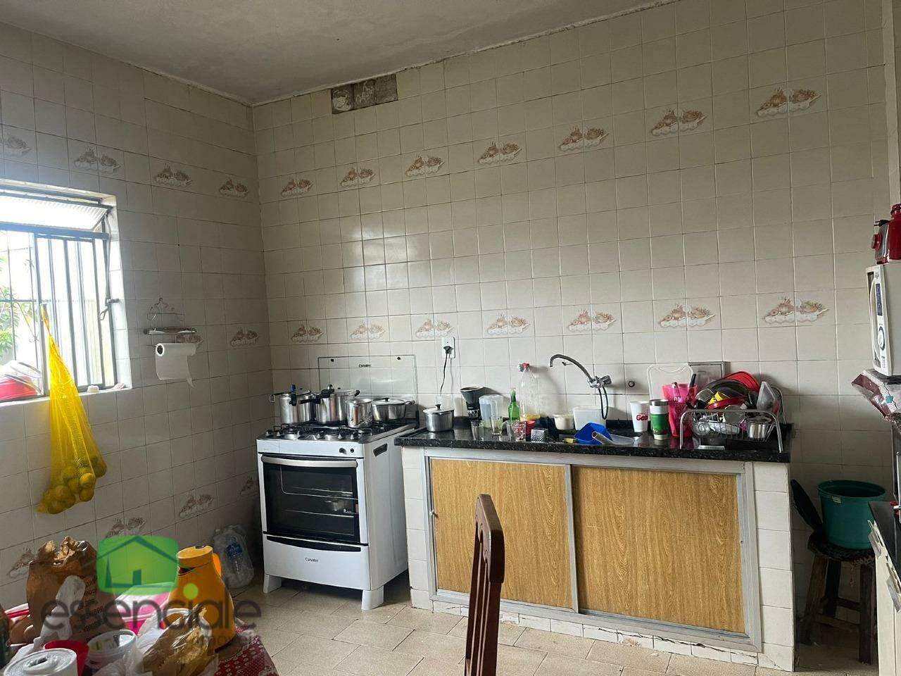 Casa à venda com 3 quartos e 2 barracões no quintal – Contagem