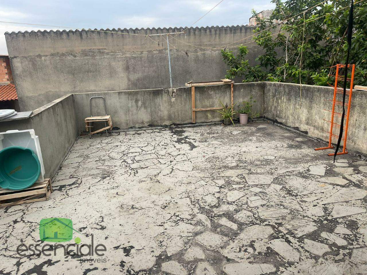 Casa à venda com 3 quartos e 2 barracões no quintal – Contagem