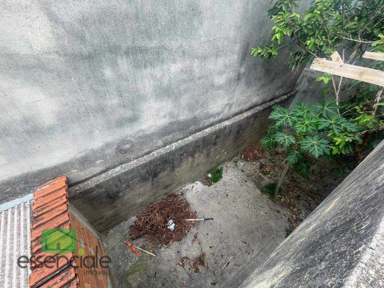 Casa à venda com 3 quartos e 2 barracões no quintal – Contagem
