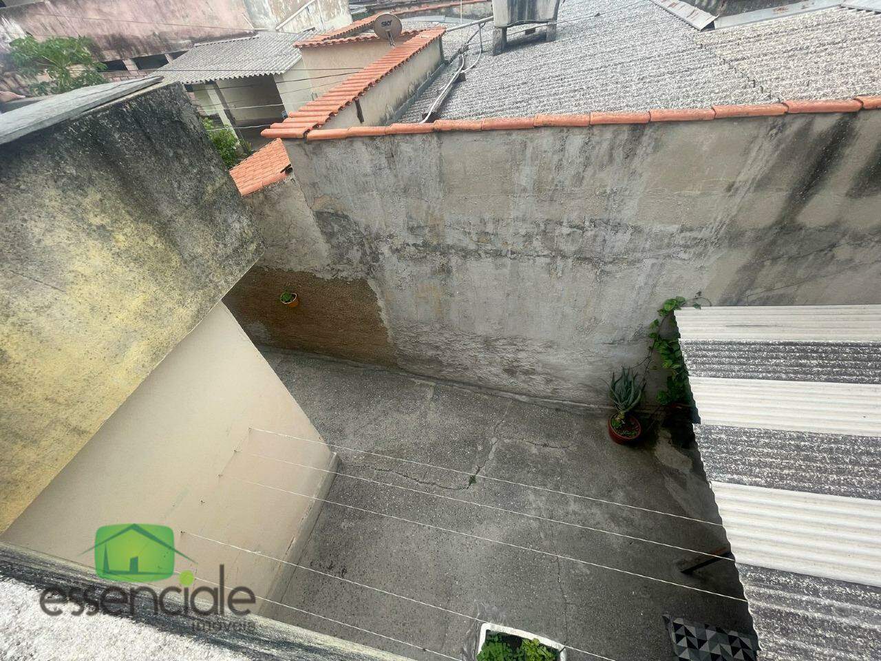 Casa à venda com 3 quartos e 2 barracões no quintal – Contagem