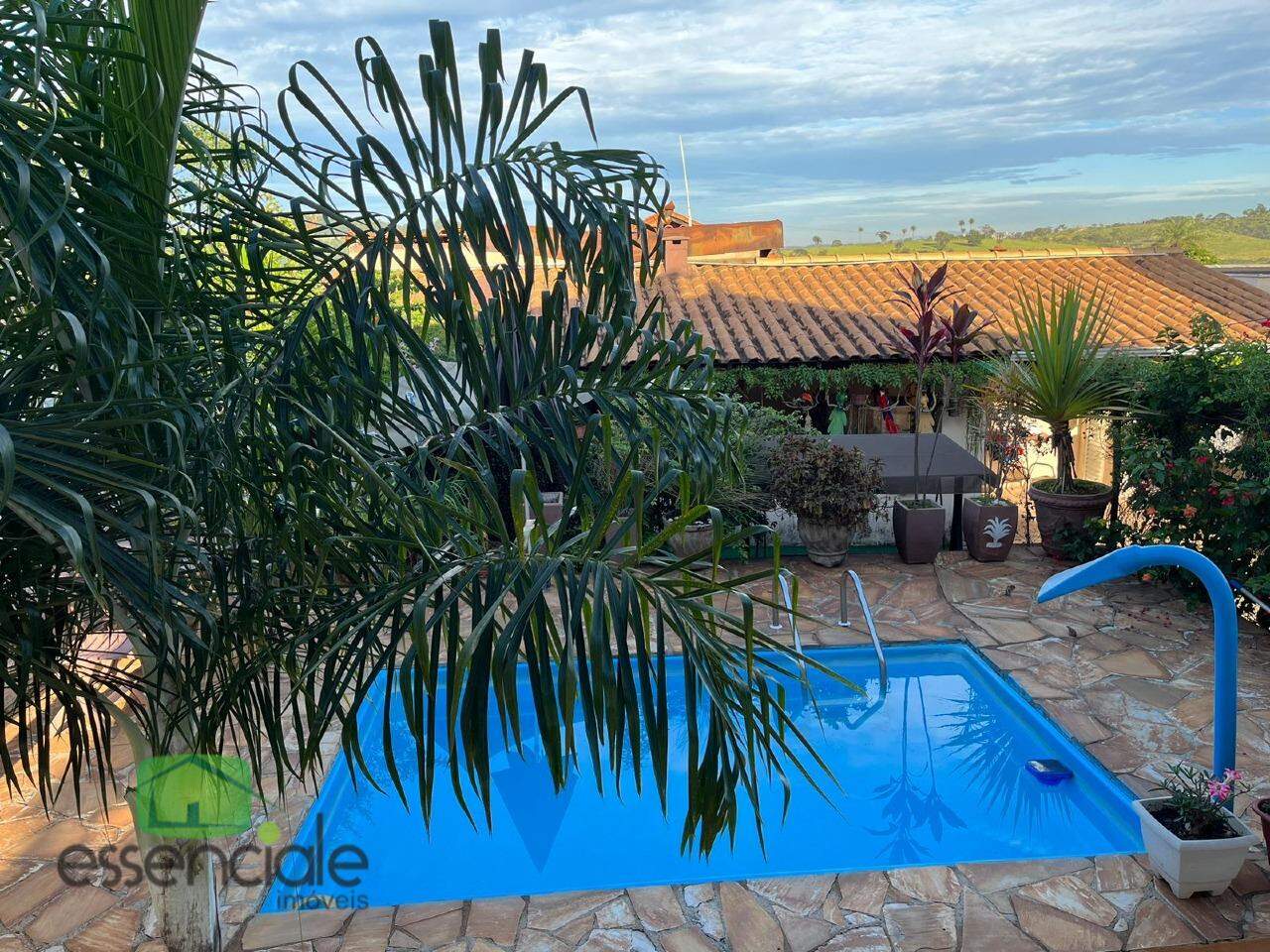 Casa com piscina e área gourmet à venda próximo a Brumadinho – Clima agradável e tranquilidade
